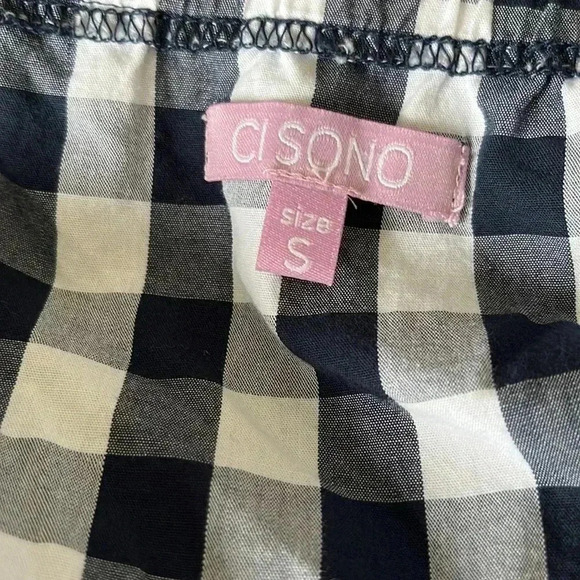 Women’s size small gingham romper - Picture 3 of 4